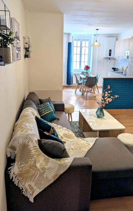 Spacieux Et Charmant Appartement De 47 M2 Charleville-Mezieres Exterior photo
